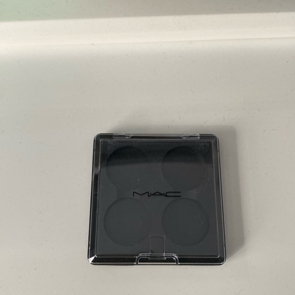 MAC 4 pan eyeshadow palette - Picture 1 of 3
